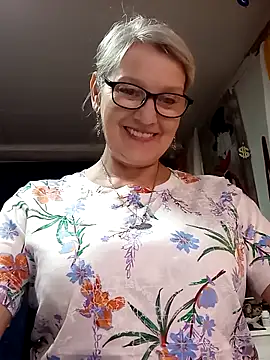 irinamaux online show from May 24, 2026, 8:41 am