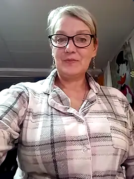 irinamaux online show from May 25, 2026, 12:22 pm