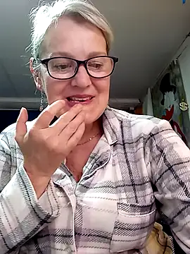 irinamaux online show from May 26, 2026, 3:46 am