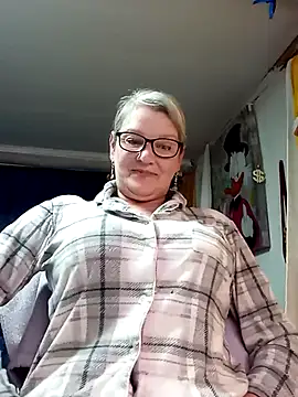 irinamaux online show from May 28, 2026, 12:52 am