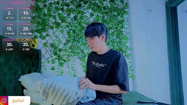 Snapshot of Levii_Ackermann chatting on February 11, 2026, 2:22 pm Levii Ackermann online show from February 11, 2026, 2:22 pm