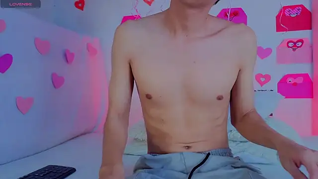 Snapshot of Levii_Ackermann chatting on February 17, 2026, 2:24 pm Levii Ackermann online show from February 17, 2026, 2:24 pm