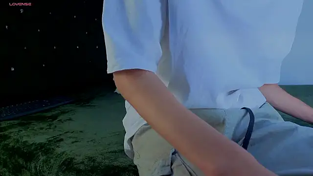 Snapshot of Levii_Ackermann chatting on February 27, 2026, 1:55 pm Levii Ackermann online show from February 27, 2026, 1:55 pm