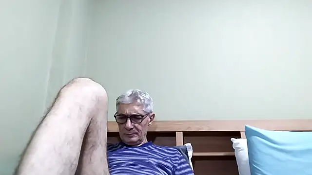 BIGUNCUTHARDCOCK online show from November 5, 2025, 1:33 pm