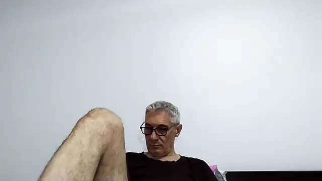 Snapshot of BIGUNCUTHARDCOCK chatting on April 21, 2026, 2:51 am BIGUNCUTHARDCOCK online show from April 21, 2026, 2:51 am