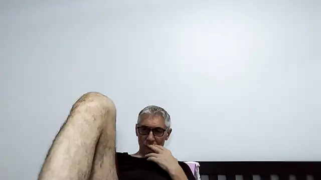 Snapshot of BIGUNCUTHARDCOCK chatting on April 26, 2026, 1:42 pm BIGUNCUTHARDCOCK online show from April 26, 2026, 1:42 pm