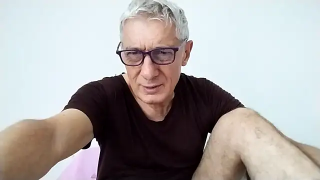 Snapshot of BIGUNCUTHARDCOCK chatting on May 2, 2026, 1:21 am BIGUNCUTHARDCOCK online show from May 2, 2026, 1:21 am