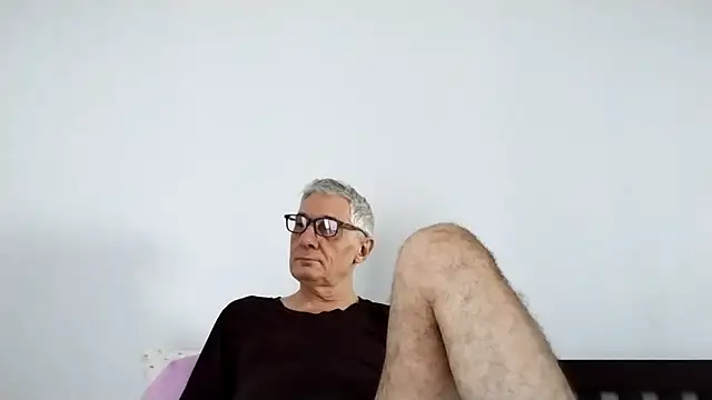 Snapshot of BIGUNCUTHARDCOCK chatting on May 3, 2026, 12:16 am BIGUNCUTHARDCOCK online show from May 3, 2026, 12:16 am