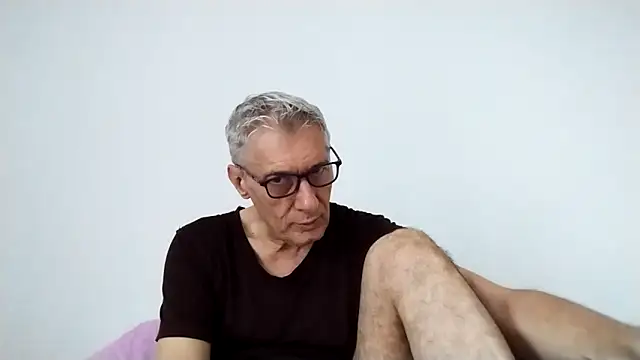 Snapshot of BIGUNCUTHARDCOCK chatting on May 4, 2026, 12:17 am BIGUNCUTHARDCOCK online show from May 4, 2026, 12:17 am