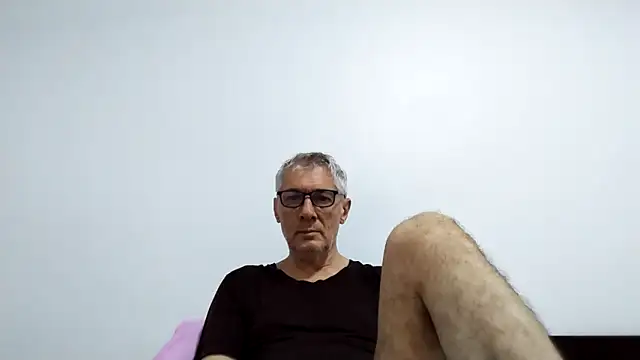 Snapshot of BIGUNCUTHARDCOCK chatting on May 9, 2026, 12:16 am BIGUNCUTHARDCOCK online show from May 9, 2026, 12:16 am