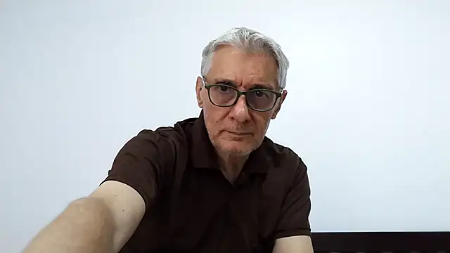 Snapshot of BIGUNCUTHARDCOCK chatting on May 15, 2026, 11:01 pm BIGUNCUTHARDCOCK online show from May 15, 2026, 11:01 pm