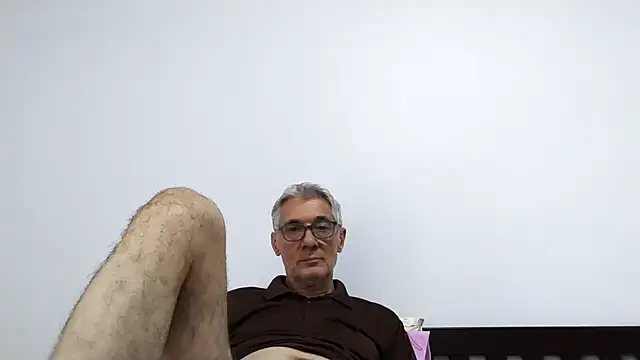 Snapshot of BIGUNCUTHARDCOCK chatting on May 16, 2026, 12:18 am BIGUNCUTHARDCOCK online show from May 16, 2026, 12:18 am