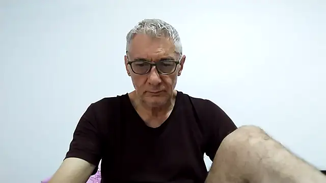 Snapshot of BIGUNCUTHARDCOCK chatting on May 17, 2026, 12:30 am BIGUNCUTHARDCOCK online show from May 17, 2026, 12:30 am