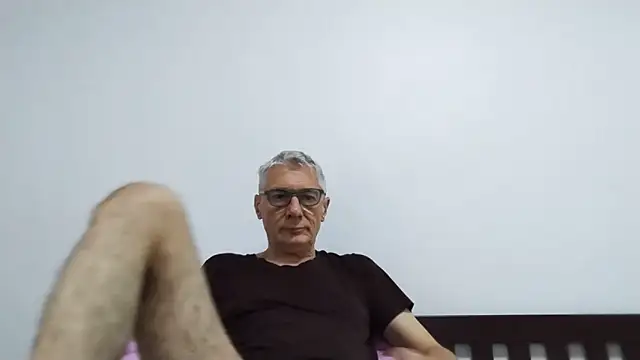 Snapshot of BIGUNCUTHARDCOCK chatting on May 19, 2026, 12:16 am BIGUNCUTHARDCOCK online show from May 19, 2026, 12:16 am