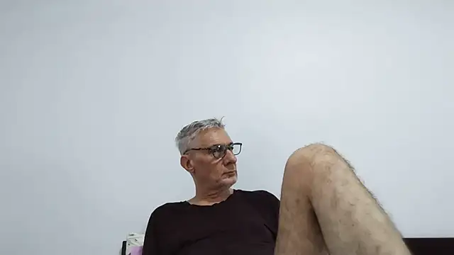 Snapshot of BIGUNCUTHARDCOCK chatting on May 26, 2026, 12:28 am BIGUNCUTHARDCOCK online show from May 26, 2026, 12:28 am
