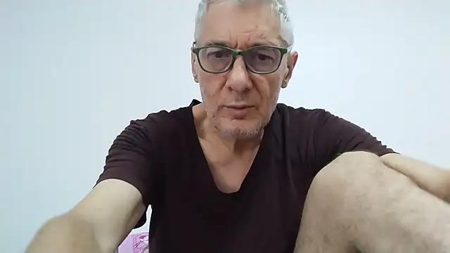Snapshot of BIGUNCUTHARDCOCK chatting on May 27, 2026, 1:13 am BIGUNCUTHARDCOCK online show from May 27, 2026, 1:13 am