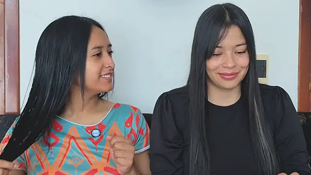 2SummerLove1 online show from November 17, 2025, 2:34 pm