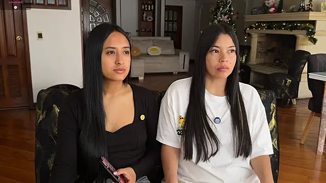 2SummerLove1 online show from November 25, 2025, 2:28 pm