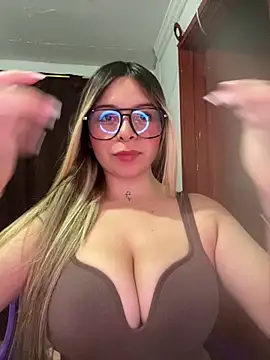 CristalGmez online show from March 31, 2026, 3:30 am