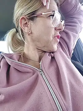 Snapshot of blondyruby chatting on April 20, 2026, 12:19 pm blondyruby online show from April 20, 2026, 12:19 pm