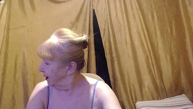Snapshot of _Estelitta_5 chatting on November 8, 2025, 6:18 pm Estelitta 5 online show from November 8, 2025, 6:18 pm