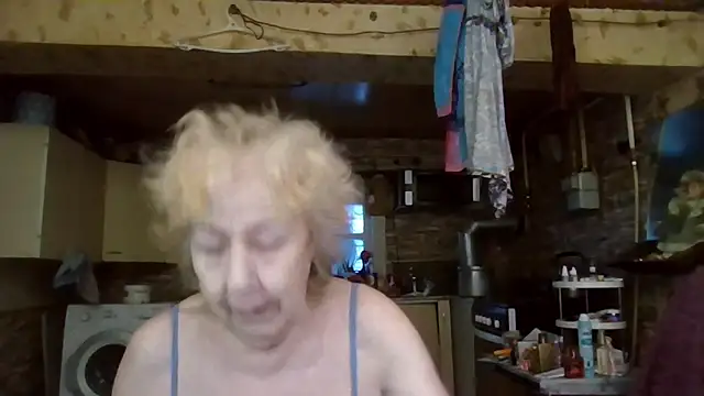 Snapshot of _Estelitta_5 chatting on December 21, 2025, 11:06 am Estelitta 5 online show from December 21, 2025, 11:06 am