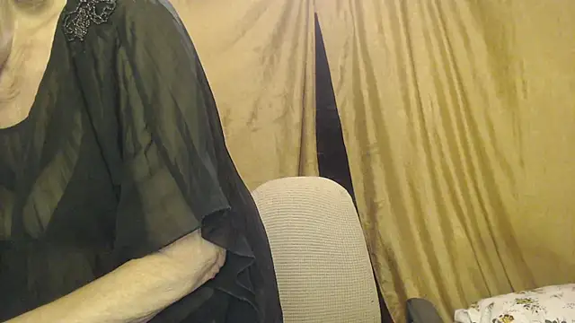 Snapshot of _Estelitta_5 chatting on February 4, 2026, 5:30 pm Estelitta 5 online show from February 4, 2026, 5:30 pm