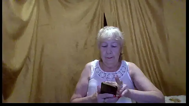 Snapshot of _Estelitta_5 chatting on February 14, 2026, 1:41 pm Estelitta 5 online show from February 14, 2026, 1:41 pm