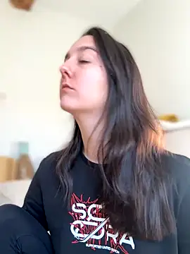  Juliette online show from November 4, 2025, 1:32 pm