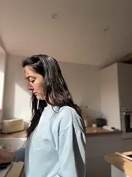 Snapshot of _Juliette chatting on March 6, 2026, 9:50 am Juliette online show from March 6, 2026, 9:50 am