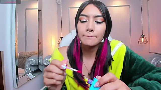 AzuraKindong online show from March 11, 2025, 7:14 pm