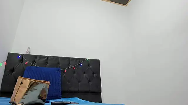 bonnyy26 online show from January 7, 2026, 9:23 am