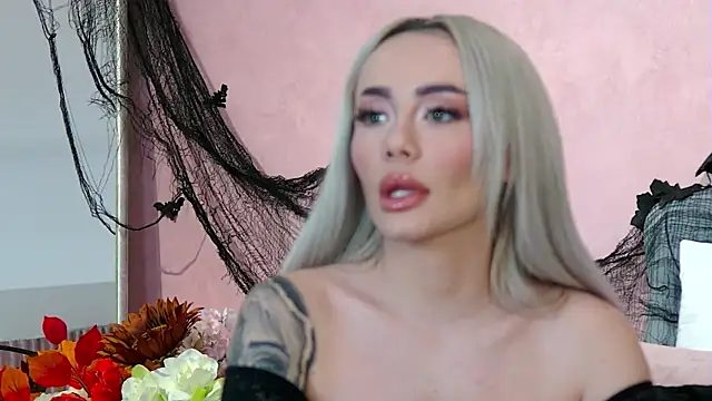 FrancescaMcGray online show from November 4, 2025, 8:02 am