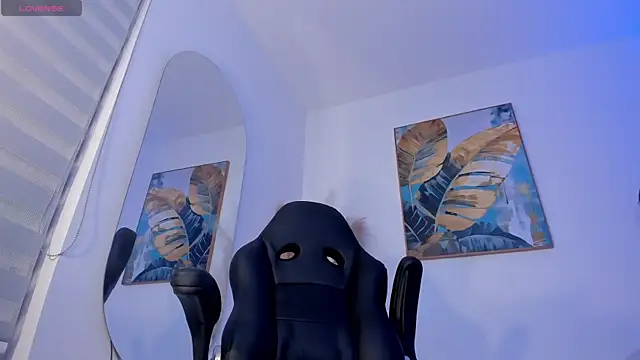 Snapshot of sarawinstone chatting on September 14, 2025, 12:43 am sarawinstone online show from September 14, 2025, 12:43 am