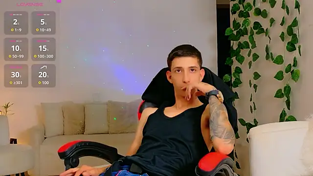 Snapshot of Its_Moi chatting on October 28, 2025, 12:58 am Its Moi online show from October 28, 2025, 12:58 am