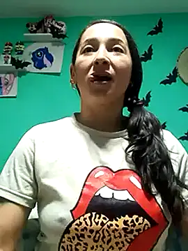 Snapshot of emilypoppy3 chatting on January 28, 2025, 8:04 pm emilypoppy3 online show from January 28, 2025, 8:04 pm