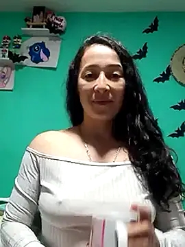 Snapshot of emilypoppy3 chatting on February 6, 2025, 11:15 pm emilypoppy3 online show from February 6, 2025, 11:15 pm