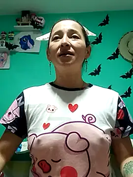 Snapshot of emilypoppy3 chatting on February 17, 2025, 10:03 pm emilypoppy3 online show from February 17, 2025, 10:03 pm