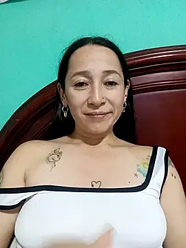 Snapshot of emilypoppy3 chatting on October 16, 2025, 2:23 am emilypoppy3 online show from October 16, 2025, 2:23 am