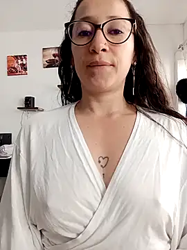 Snapshot of emilypoppy3 chatting on February 20, 2026, 7:14 pm emilypoppy3 online show from February 20, 2026, 7:14 pm