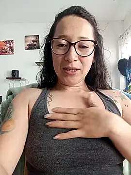 Snapshot of emilypoppy3 chatting on February 21, 2026, 8:32 pm emilypoppy3 online show from February 21, 2026, 8:32 pm