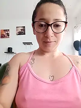 Snapshot of emilypoppy3 chatting on February 22, 2026, 12:47 pm emilypoppy3 online show from February 22, 2026, 12:47 pm