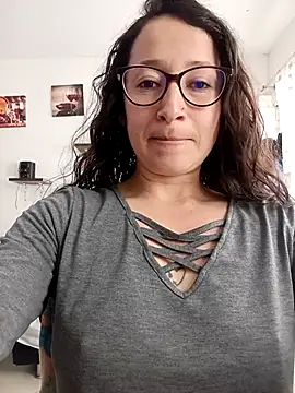 Snapshot of emilypoppy3 chatting on February 28, 2026, 8:10 pm emilypoppy3 online show from February 28, 2026, 8:10 pm