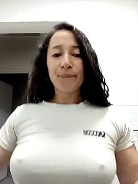 emilypoppy3 online show from April 25, 2026, 2:03 am