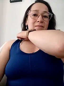 emilypoppy3 online show from April 28, 2026, 8:58 pm