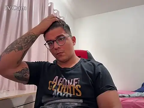 Snapshot of Thickdick6905 chatting on November 8, 2025, 5:45 pm Thickdick6905 online show from November 8, 2025, 5:45 pm