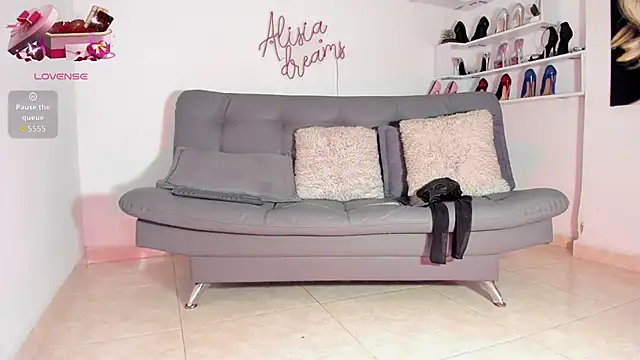 alisiadreams22 online show from May 21, 2026, 7:32 pm