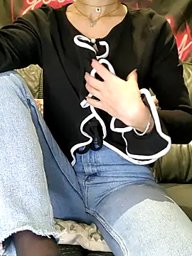 Melody87 online show from November 29, 2025, 9:18 pm