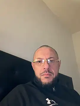 Guitccch online show from March 18, 2026, 9:07 pm