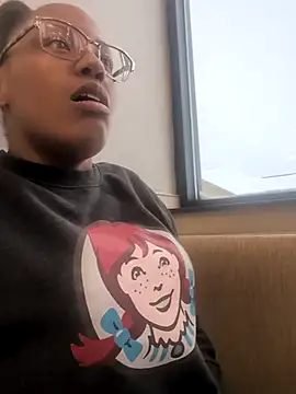 samone9 online show from February 6, 2026, 3:26 pm